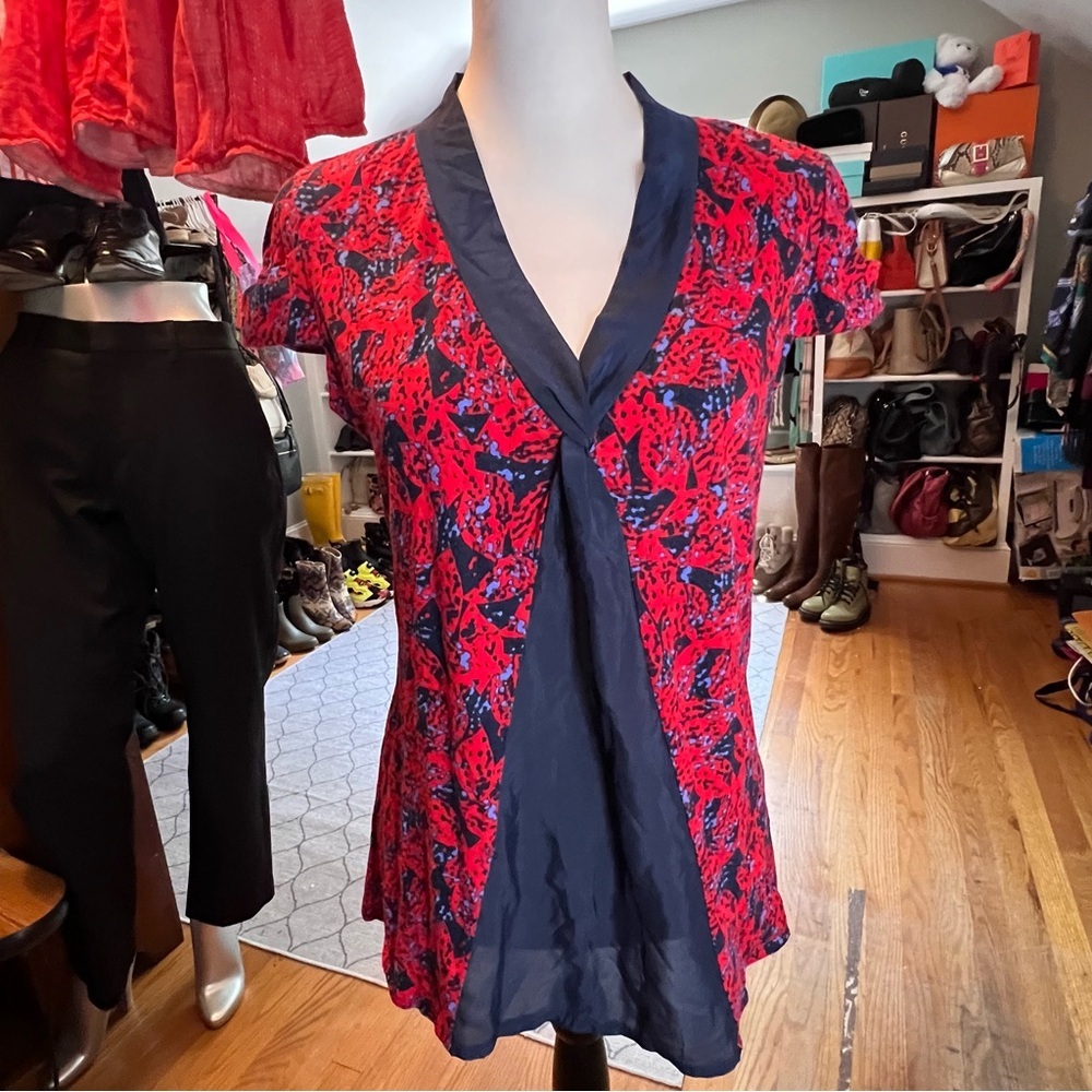 BANANA REPUBLIC Women's Red and Blue Medium Top - Picture 3 of 9